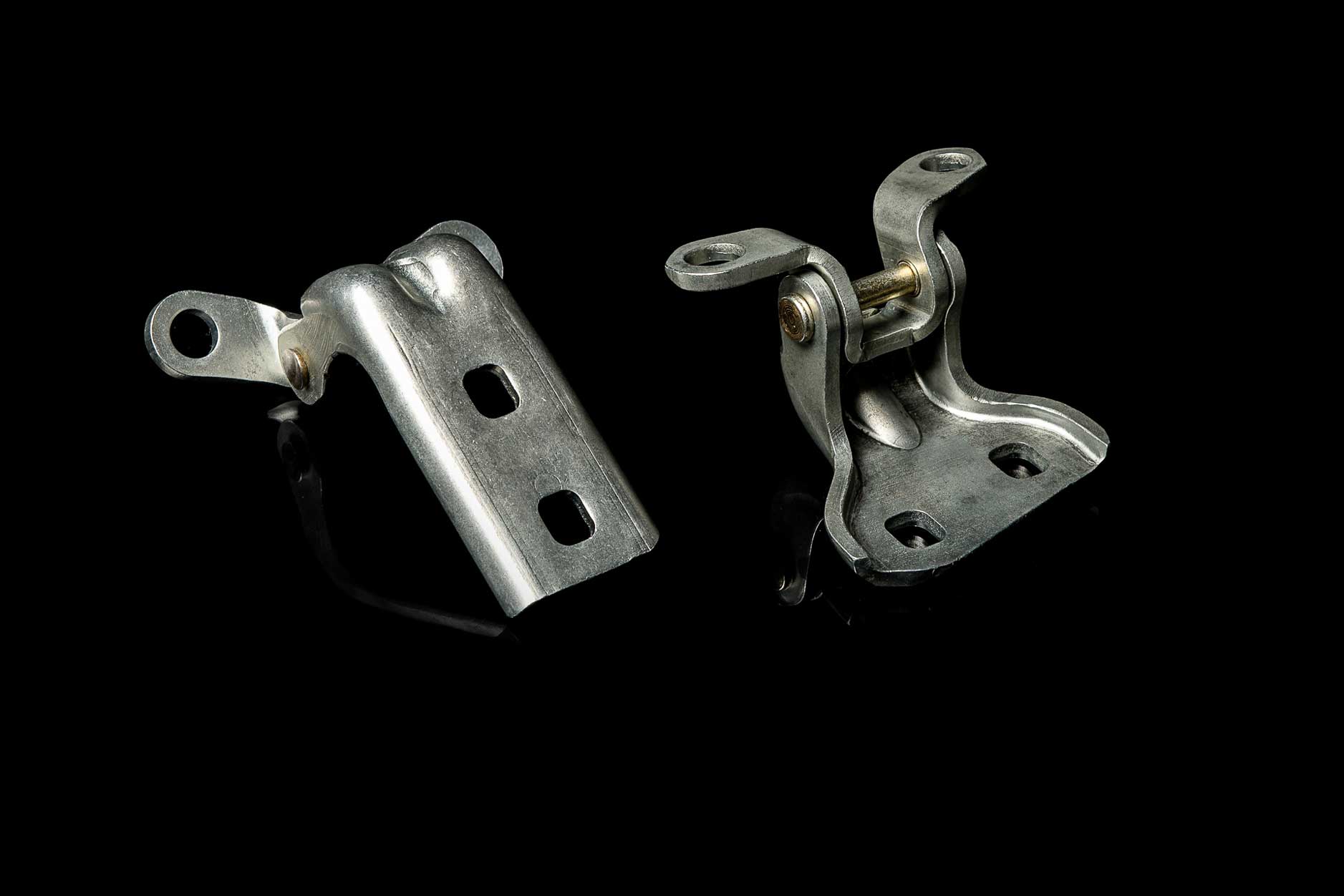 Assembled metal hinge components produced at Prototier-1